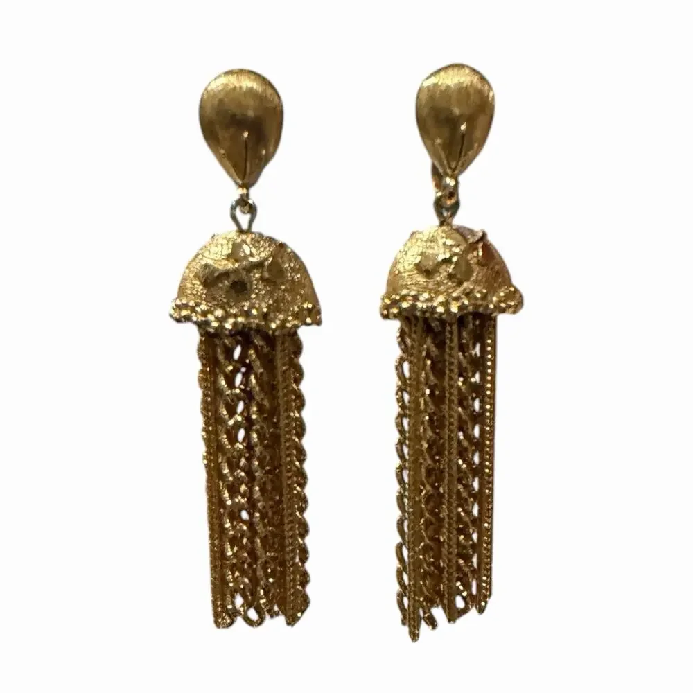 Domed Gold Tone Tassel Chain Articulated Clip On Earrings 1960s Vintage Glam 3